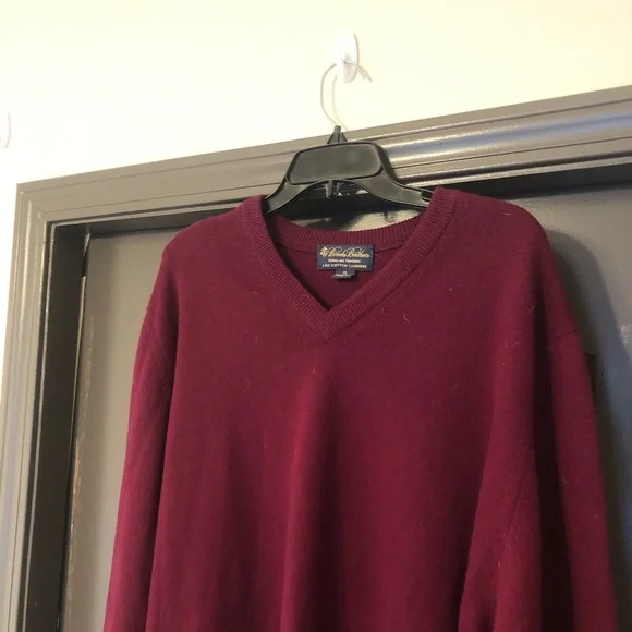 Brooks brothers cashmere wine/burgundy/crimson long sleeve v-neck sweater